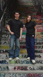 T-shirt noir oversize en coton biologique épais 240g Indieviduals de face